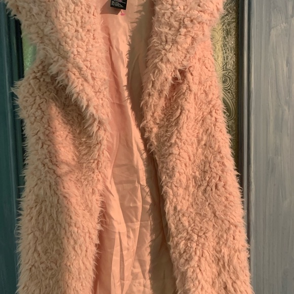 Pink fur vest - Picture 1 of 3